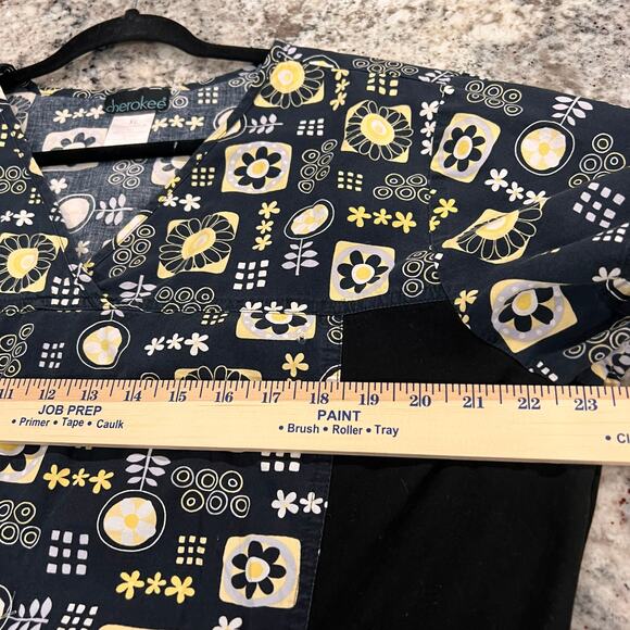 Cherokee Scrub - Women’s XL- Black Yellow Floral - Stretch Sides - Vneck - Picture 6 of 8